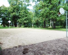 Pašvaldībās uzstāda basketbola grozus