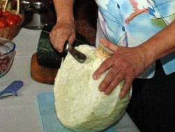 Pašaudzēti dārzeņi — burciņās