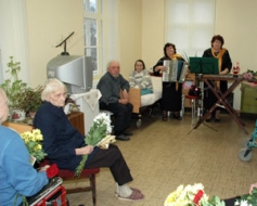 Dziesma sasilda un aizkustina