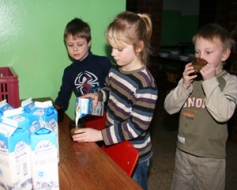 Piens kļuvis dārgs, tiek tikai mazajiem