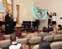 Iesvētī izglītības iestādes karogu
