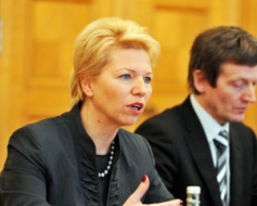 Ministre atklāj 100 dienu plānu