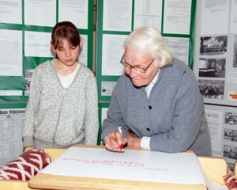 Bibliotēkā raksta vēlējumu Latvijai