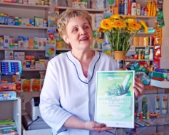 Kā kliņģerīte ar saulainu gaismu