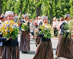 TĒMA: Ieskats svētku norisēs