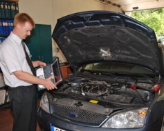 Sevi piesaka Ford automašīnas