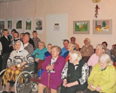 Gaidot Ziemassvētkus, dāvāsim prieku!