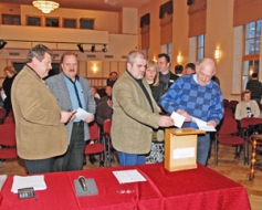 Vēlēšanu komisiju ievēlē 70 deputātu