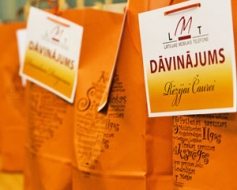 Bērniem uzdāvina dzirdes aparātus