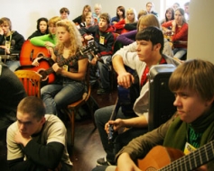 Strazdu dziesmas un ģitāru skaņas 2009