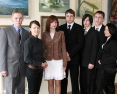 Aizstāv zinātniski pētnieciskos darbus