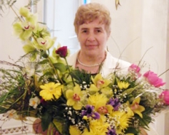 Teresija Ivenkova saņem balvu