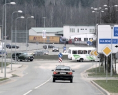 Kā pareizi izbraukt apļveida krustojumus?
