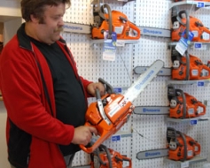 Krāpnieki pārdod viltotus Husqvarna zāģus