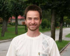 Māksliniecisks, ar karavīra asinīm