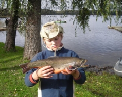Kāla ezera priekšā noņem cepures
