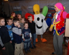 Bērni iepazīst Drošo māju