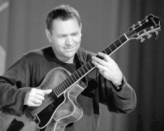 Aleksejs Liapko spēlēs kafejnīcā „Kore”