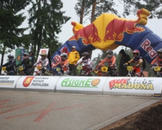 BMX Madonā — ar vēju un lietu