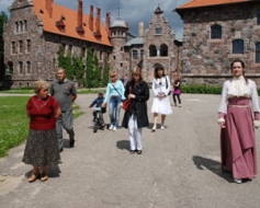 Cesvaine viesmīlīgi atver durvis