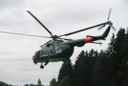 Madonā nosēžas helikopters