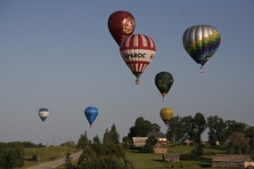 Gaisa baloni Madonas debesīs