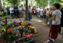 Skolotāju un dzejnieci Adinu Ķirškalni pieminot