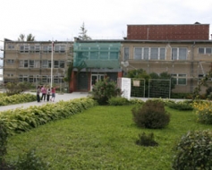 Daudzviet valda klusums, Sarkaņi ir patīkams izņēmums