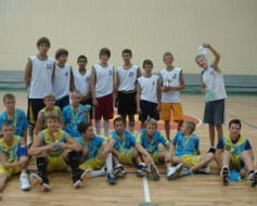 Laukumā jaunie basketbolisti