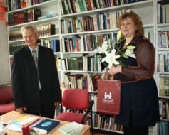 Aivars Aivieksts at­griežas ar esejām un fotogrāfijām
