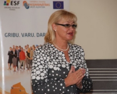 Pārrunā situāciju bezdarba jomā