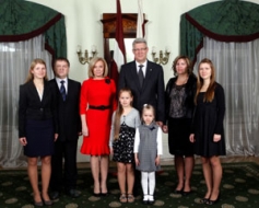 Pauž cieņu kuplām un stiprām ģimenēm