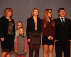 Ģimeni raksturo saliedētība