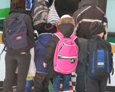 Skolēnu kompensāciju „karstais kartupelis”