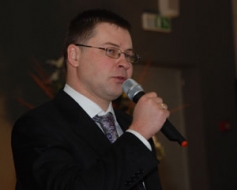 Cesvainieši izvaicā premjeru