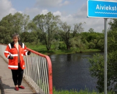 Ikdienā sakopj pieturu apkārtni