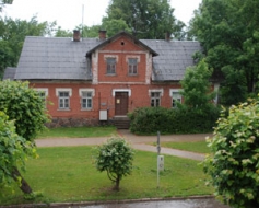 Īrniekiem neērtības sausās tualetes dēļ