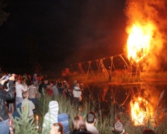 Ugunsskulptūru festivāls Biksērē iedvesmo