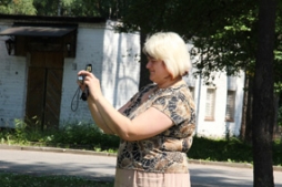 Sperts pirmais solis fotoizstādes tapšanā
