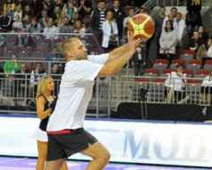 Bērnus iepazīstinās ar basketbolu