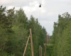 Mazais helikopters veic lielus darbus
