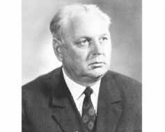 Skolotājam Artūram Treicim — 90