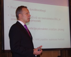 Latvijas kāpiens uz eiro kuģa