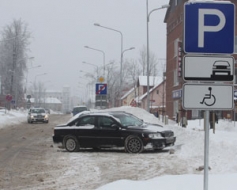 Autobraucēji neievēro ceļa zīmes