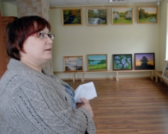 Atklāj salonu “Mazā gleznu izstāde”
