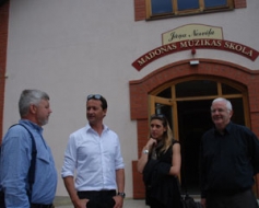 Sperts pirmais solis sadarbības veidošanā