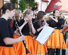 Svētkus kuplinās pūtēju orķestri