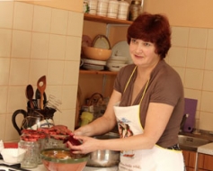 “Jaunībā cepu dziesmas, tagad – ēdienus”