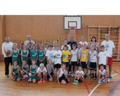 Jaunie basketbolisti dodas ciemos