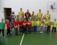Mazie un lielie basketbolā